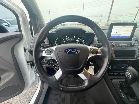 Used 2022 Ford Transit Connect XLT image 15