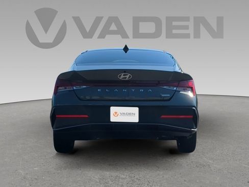 Used 2024 Hyundai Elantra Blue FWD image 21