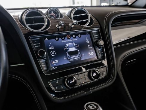 Used 2017 Bentley Bentayga image 26