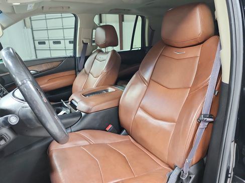 Used 2017 Cadillac Escalade Premium Luxury AWD/4WD image 10