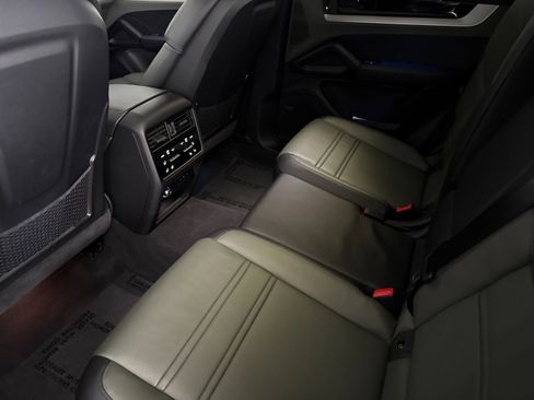 Certified 2025 Porsche Cayenne Coupe image 14