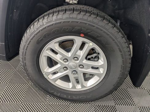 New 2025 Jeep Grand Cherokee Laredo w/ MOPAR Finishing Package image 16