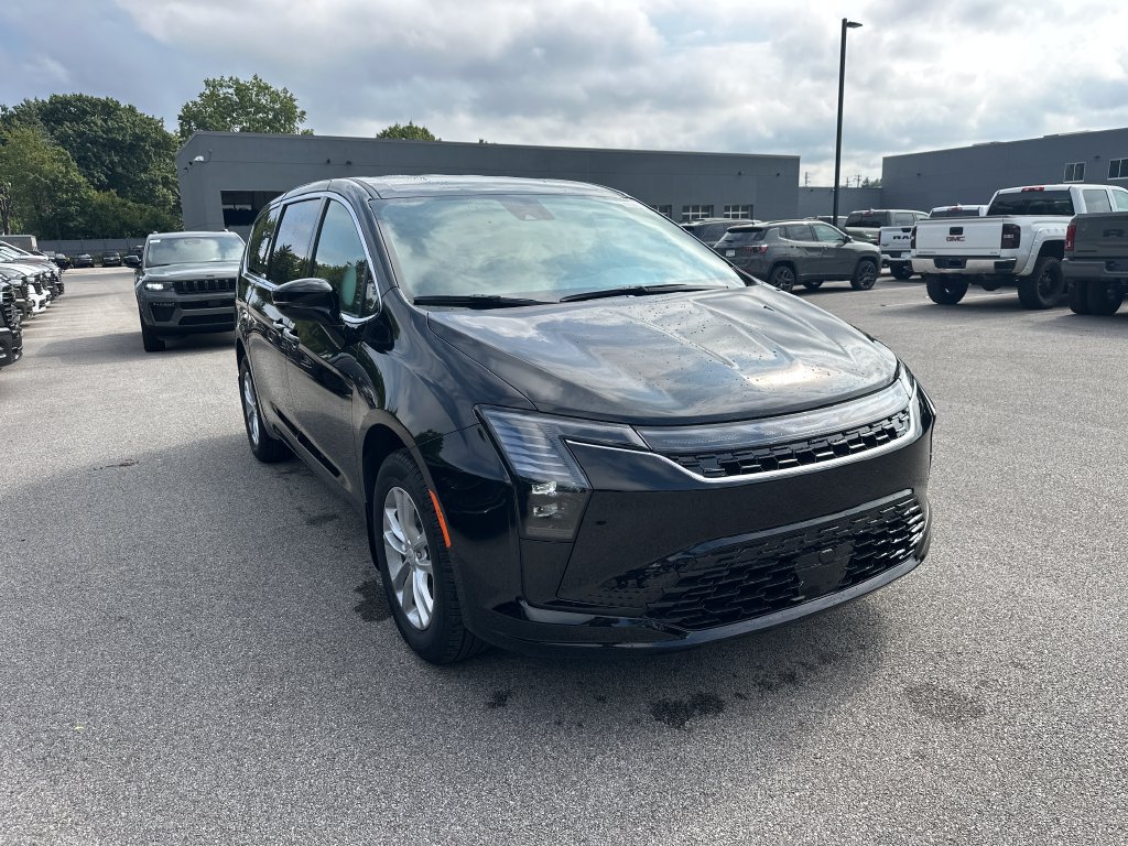 New 2027 Chrysler Pacifica Select AWD/4WD image 4