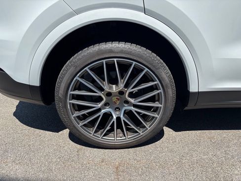 Certified 2023 Porsche Cayenne S Platinum AWD/4WD image 40