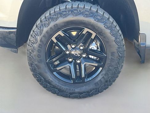 Used 2025 Chevrolet Silverado 1500 Custom Trail Boss AWD/4WD image 30