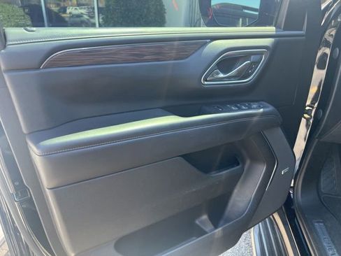 Used 2021 Chevrolet Suburban LT w/ LT Signature Package RWD image 12