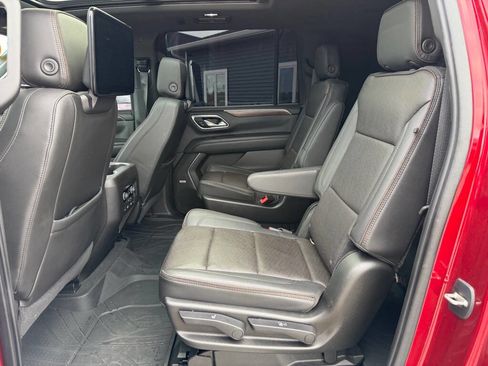 Used 2021 Chevrolet Suburban High Country image 34