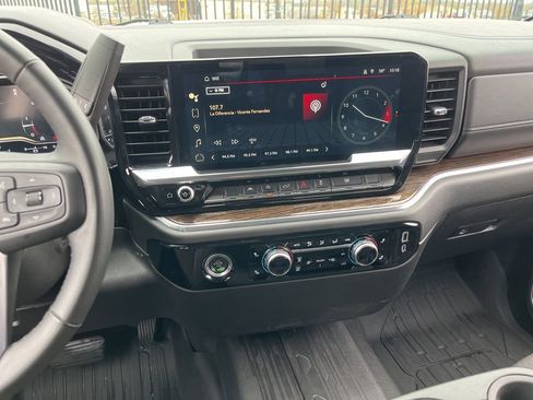 Used 2024 GMC Sierra 1500 Elevation image 17