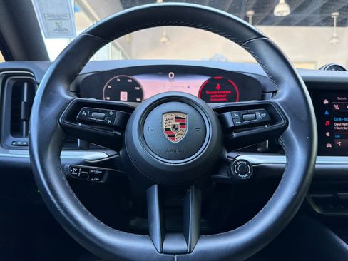 Used 2024 Porsche Cayenne Coupe AWD/4WD image 26