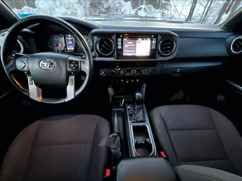 Used 2019 Toyota Tacoma TRD Sport w/ Technology Package image 14