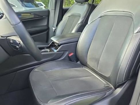 Used 2022 Jeep Grand Cherokee Altitude AWD/4WD image 9