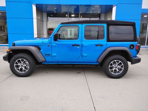 Used 2024 Jeep Wrangler Sport S image 28