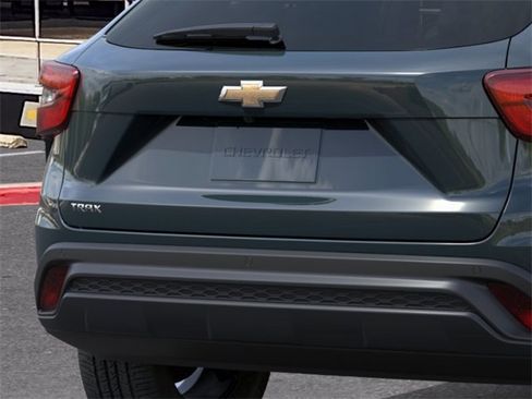 New 2026 Chevrolet Trax LS w/ LS Convenience Package FWD image 14