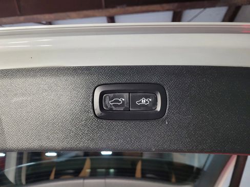 Used 2016 Volvo XC90 T6 Momentum w/ Momentum Plus Package image 15