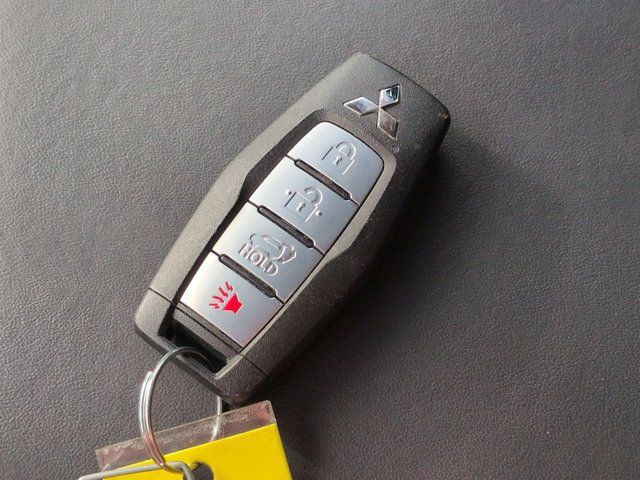 Used 2025 Mitsubishi Outlander SE FWD image 29