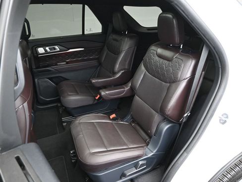 Certified 2025 Ford Explorer Platinum w/ Ultimate Package image 25