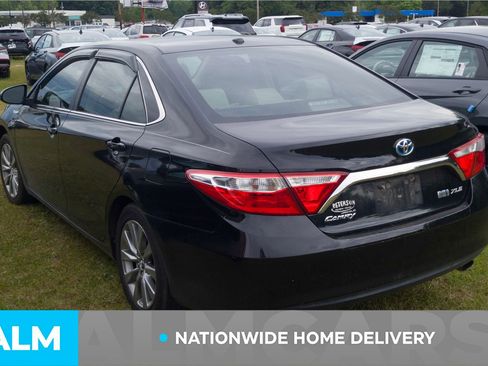 Used 2017 Toyota Camry XLE w/ Moonroof Package FWD image 5