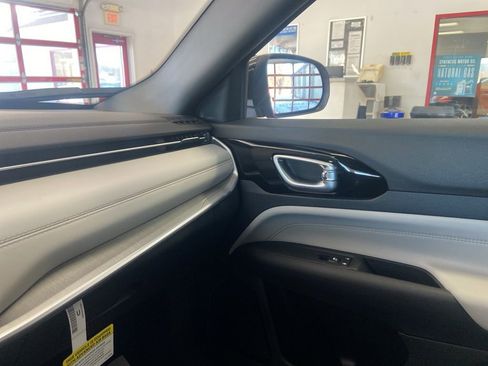 New 2026 Jeep Compass Limited image 25