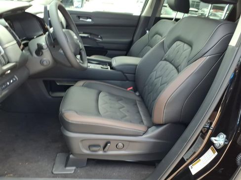 New 2026 Nissan Pathfinder Platinum w/ Cargo Package AWD/4WD image 13