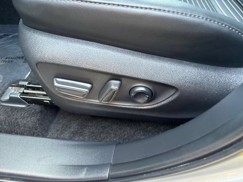 Used 2025 Toyota Highlander XSE AWD/4WD image 17