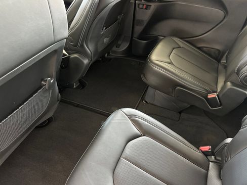 New 2025 Chrysler Voyager LX image 12