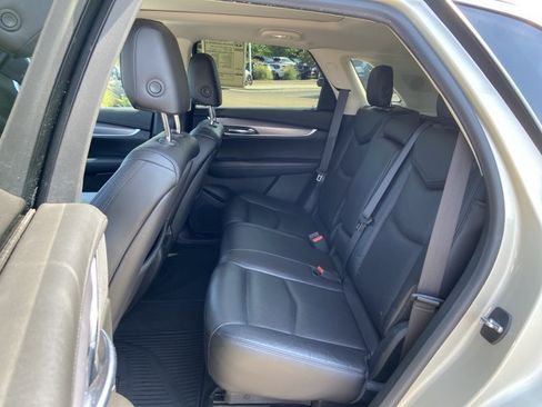 Used 2017 Cadillac XT5 Luxury w/ LPO, Wheel Lock Package FWD image 18