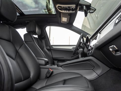 Certified 2026 Porsche Macan AWD/4WD image 42