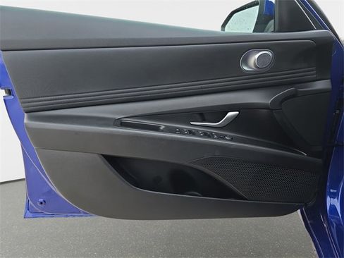 Used 2023 Hyundai Elantra SEL w/ Convenience Package image 29