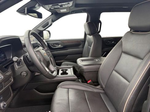 Used 2023 Chevrolet Suburban Premier image 9