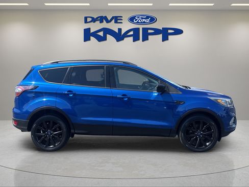 Used 2018 Ford Escape SE w/ SE Sport Appearance Package FWD image 8