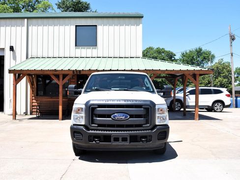 Used 2016 Ford F250 XL w/ Power Equipment Group RWD image 3
