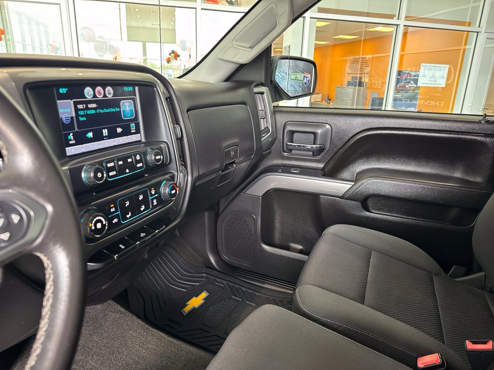 Used 2015 Chevrolet Silverado 1500 LT w/ LT Convenience Package AWD/4WD image 24