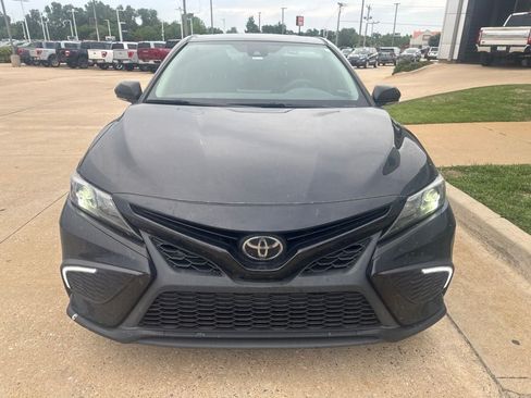 Used 2023 Toyota Camry SE w/ Convenience Package FWD image 3