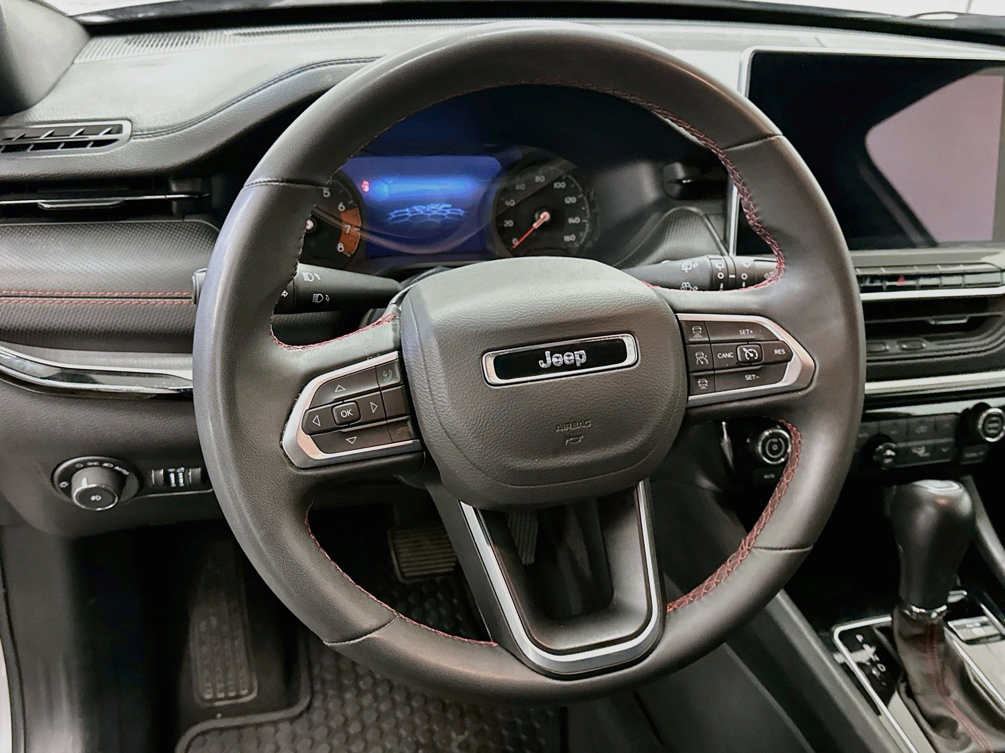 Used 2025 Jeep Compass Trailhawk AWD/4WD image 18