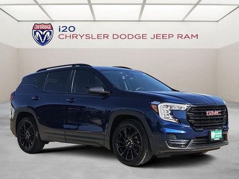 Used 2023 GMC Terrain SLE w/ Driver Convenience Package FWD image 1
