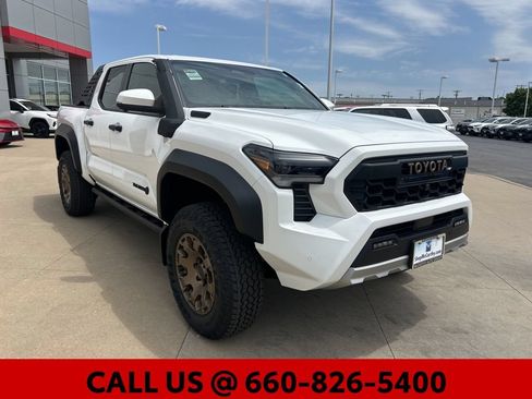 New 2026 Toyota Tacoma 4x4 Double Cab Hybrid image 4