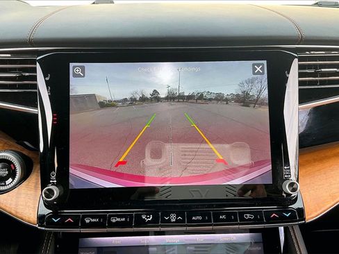 Used 2024 Jeep Grand Wagoneer Series III w/ HD Trailer Tow Package image 15