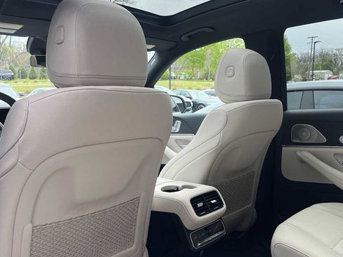 Certified 2025 Mercedes-Benz GLS 450 4MATIC image 31