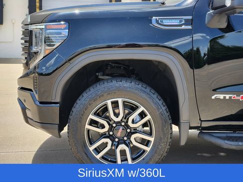 Used 2024 GMC Sierra 1500 AT4 w/ Technology Package AWD/4WD image 7