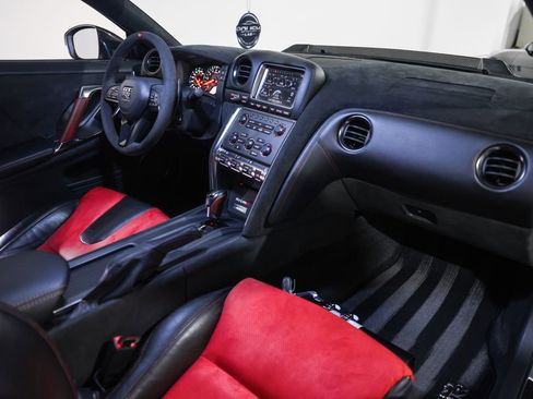 Used 2010 Nissan GT-R Premium AWD/4WD image 23