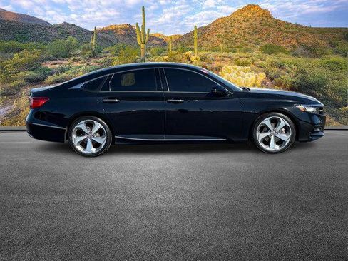 Used 2018 Honda Accord Touring image 3