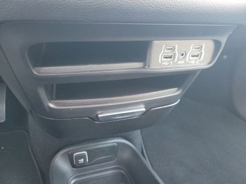 Used 2025 Chrysler Pacifica Select image 5