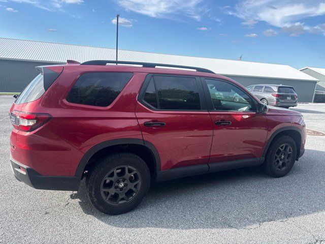 Used 2025 Honda Pilot TrailSport image 1
