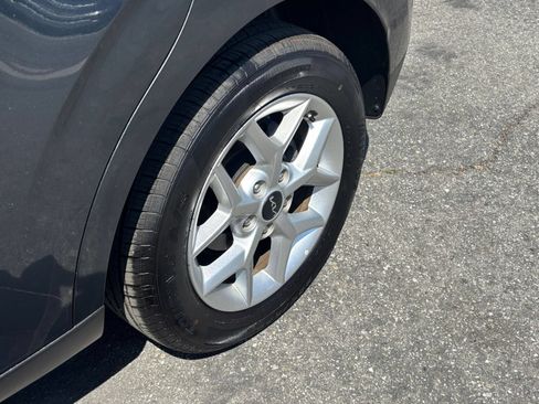 Used 2025 Kia Soul LX w/ LX Technology Package FWD image 29