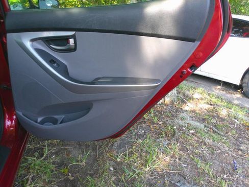 Used 2014 Hyundai Elantra SE FWD image 22