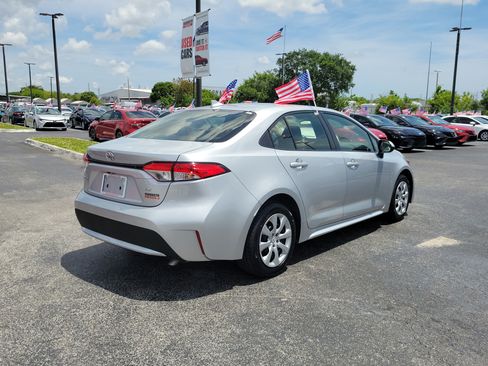 Used 2022 Toyota Corolla LE FWD image 12