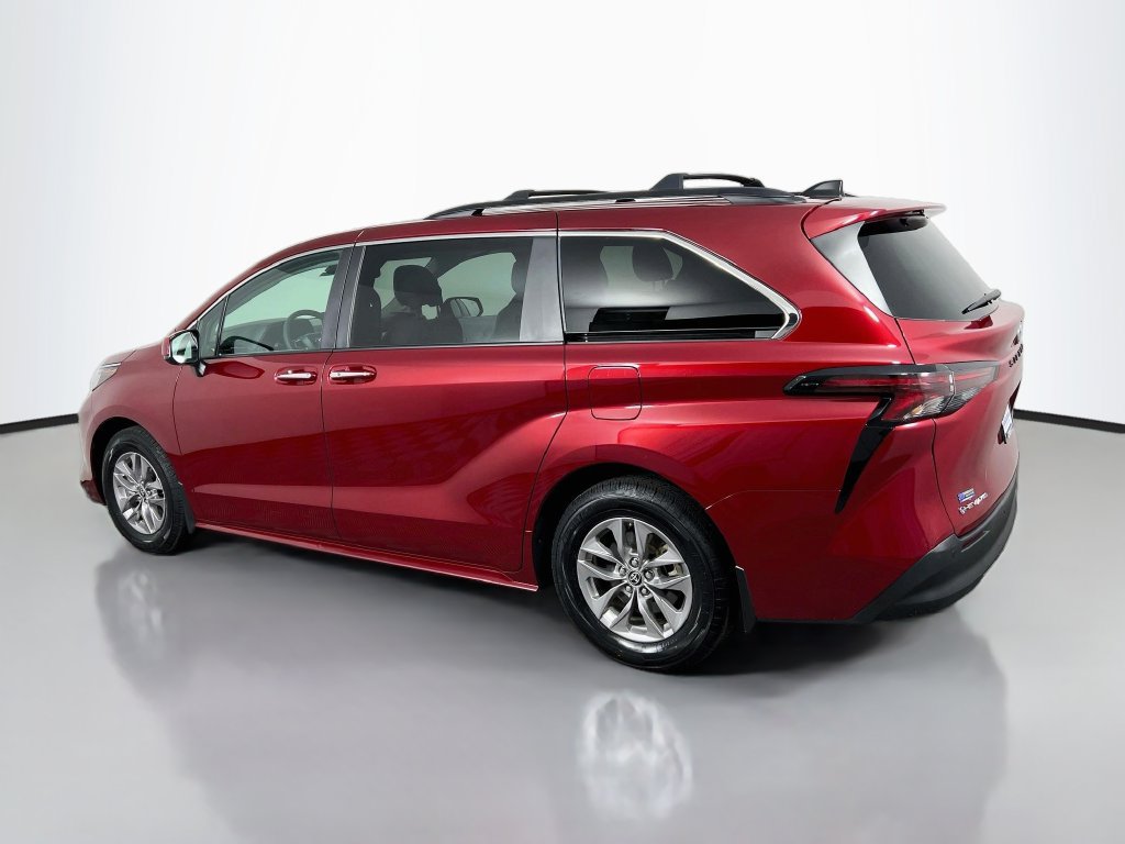 Used 2025 Toyota Sienna XLE w/ XLE Plus Package AWD/4WD image 5