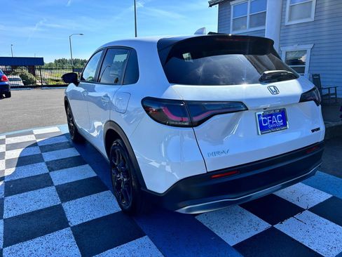 Used 2024 Honda HR-V Sport image 3