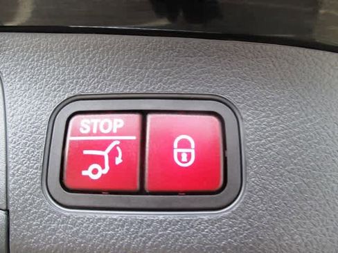 Used 2021 Mercedes-Benz GLA 250 4MATIC image 40