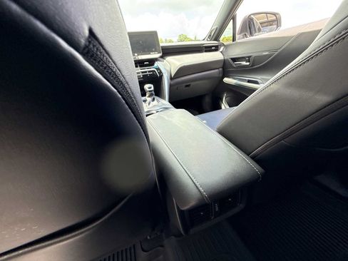 Used 2022 Toyota Venza Limited AWD/4WD image 22